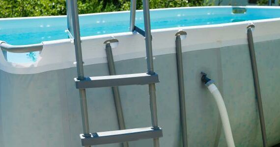 Zu sehen ist Bild 1 zum Beitrag mit dem Thema: Gartenpool rechteckig: Modelle & Empfehlungen