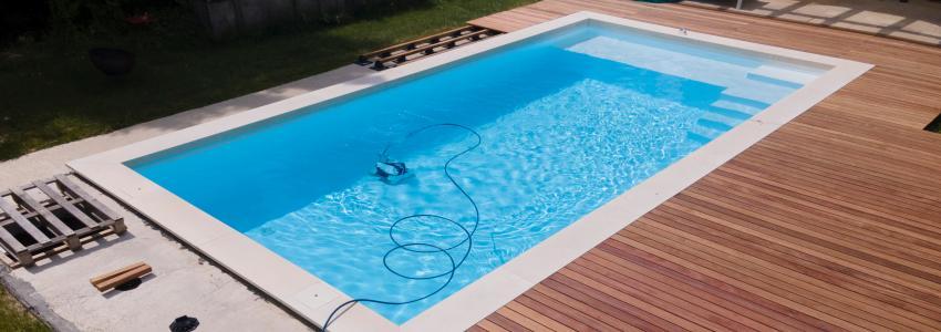 Zu sehen ist Bild 1 zum Beitrag mit dem Thema: Gartenpool verkleiden - Ideen für schöne Poollandschaften