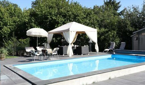 Zu sehen ist Bild 1 zum Beitrag mit dem Thema: Moderne Gärten mit Pool