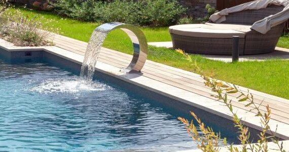Zu sehen ist Bild 1 zum Beitrag mit dem Thema: Pool im Garten Kosten & Ratgeber