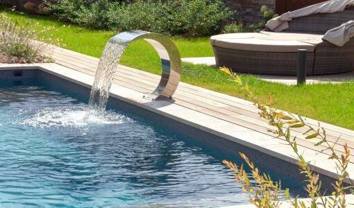Zu sehen ist Bild 1 zum Beitrag mit dem Thema: Pool im Garten Kosten & Ratgeber
